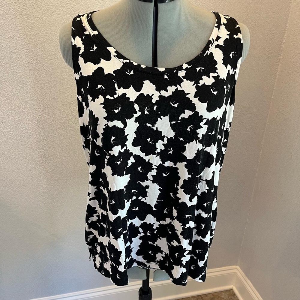 Chico's Black and White Floral Sleeveless Tank Top